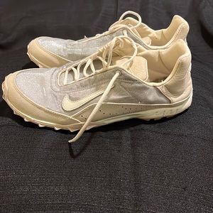 9.5 Nike/Jana Women track sneaker tan/silver
